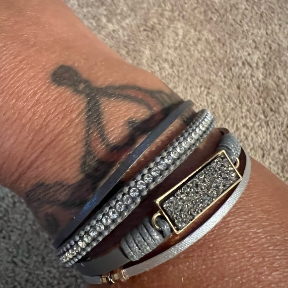 Elegant Silver and Gray Magnetic Clasp Bracelet - Picture 8 of 8